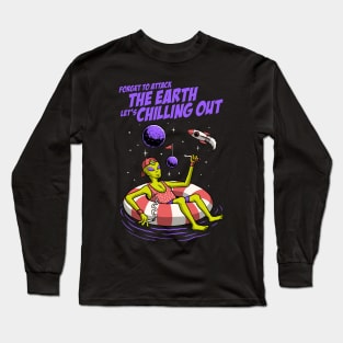 chilling out alien Long Sleeve T-Shirt